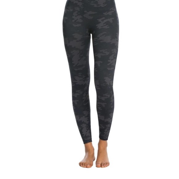 Spanx Look at Me Now Camo Seamless Legging Small - Picture 1 of 5